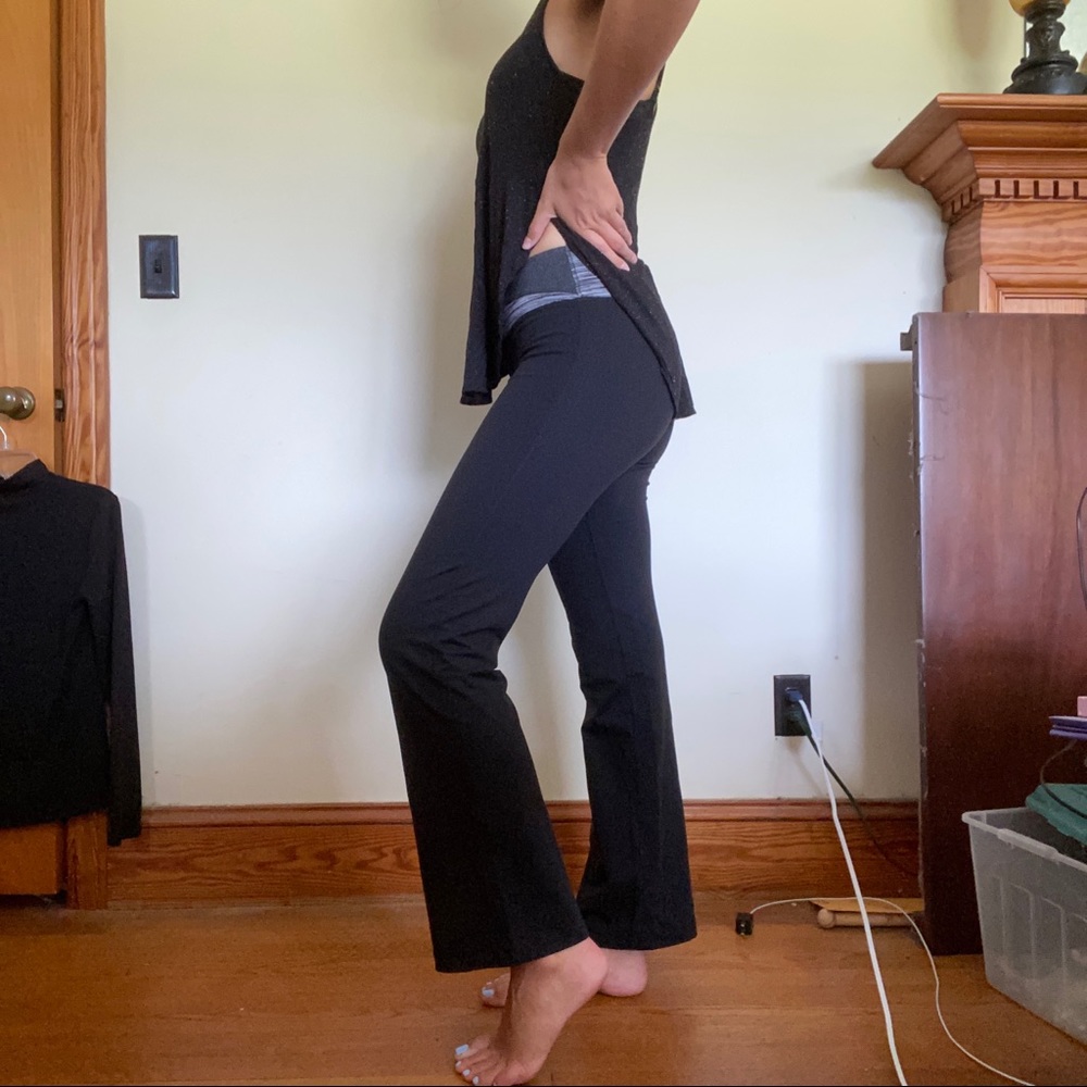 Super flattering black yoga pants